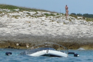Šekovac/Medulin, 23. srpnja 2011. - m/y 'Donnafugata' u vlasništvu njemačkoga državljanina nasukala se sa 4 člana posade koji su plovilom LK Pula prebačeni na kopno, nema onečišćenja mora